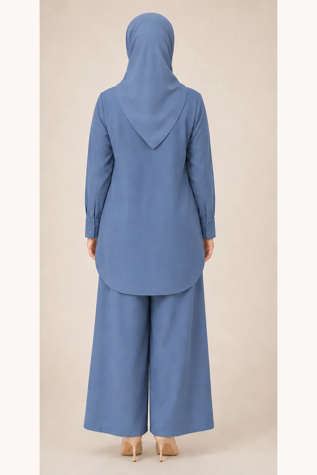 Pandangan belakang Set Elora Muslimah warna Denim Blue.